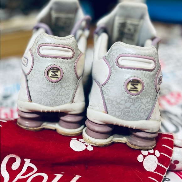 Nike Shox with a Pearlescent sheen 5.5Y - Picture 2 of 4